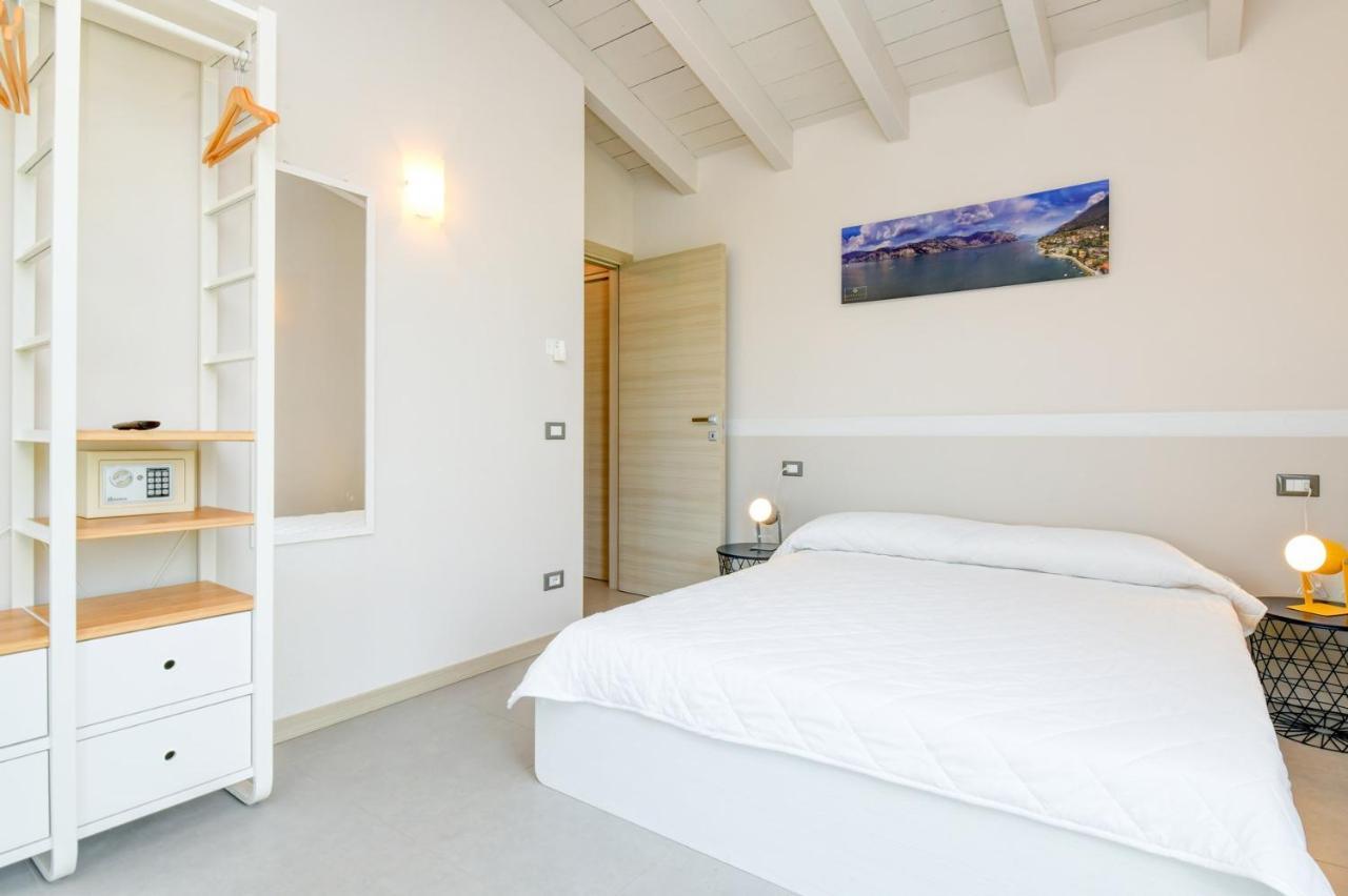 Gardaliva 5 Apartment Manerba del Garda Bagian luar foto