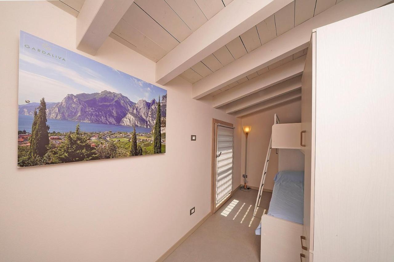 Gardaliva 5 Apartment Manerba del Garda Bagian luar foto