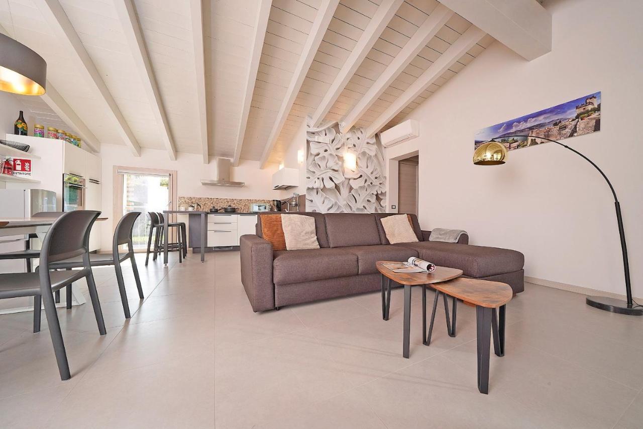 Gardaliva 5 Apartment Manerba del Garda Bagian luar foto